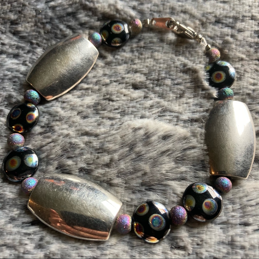 New Multicolor Metallic Spotted Black Artglass Bracelet W Silver-Tone Accents 7$